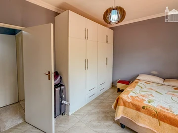 6 Bedroom House