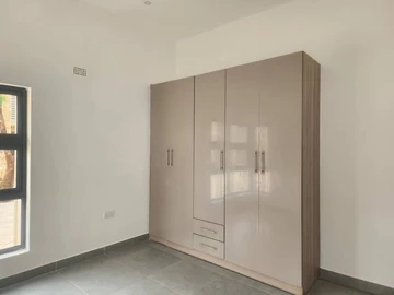 3 Bedroom Flat & Apartment