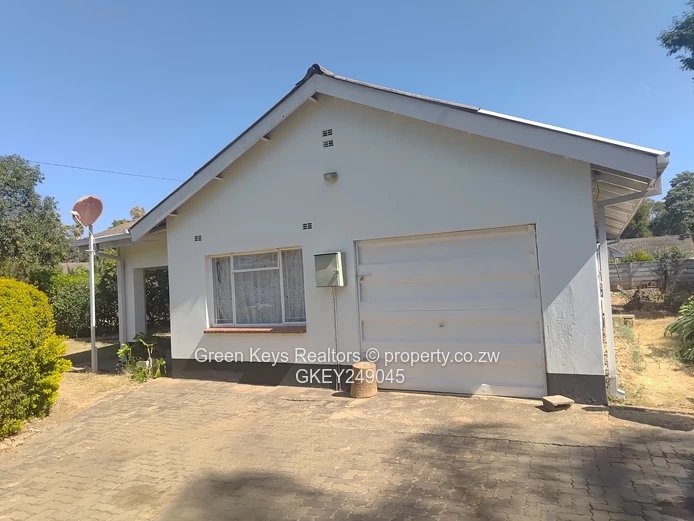 Mount Pleasant 4-Bed with Pool, Borehole Tanks & Gardeneds 