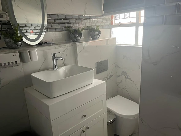 2 Bedroom Flat & Apartment