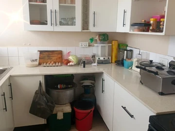 2 Bedroom Flat & Apartment