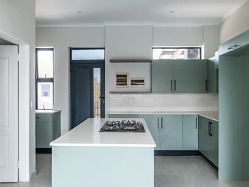 2 Bedroom Flat & Apartment
