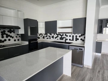 4 Bedroom Flat & Apartment