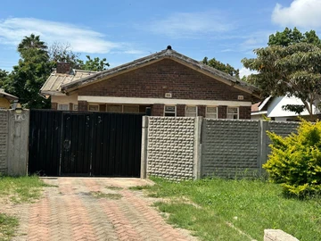 Compact House In Ruwa For Sale