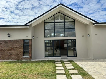 3 Bedroom Flat & Apartment