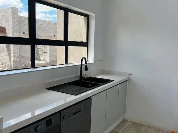 3 Bedroom Flat & Apartment