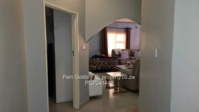 6 bedroom house for sale in Sandton Park (Sole Mandate)