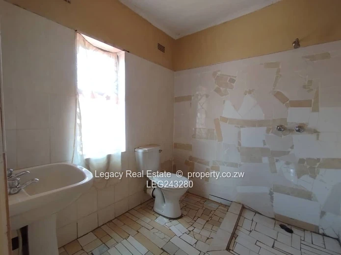 Commercial Property Near Belvedere Primary To Let