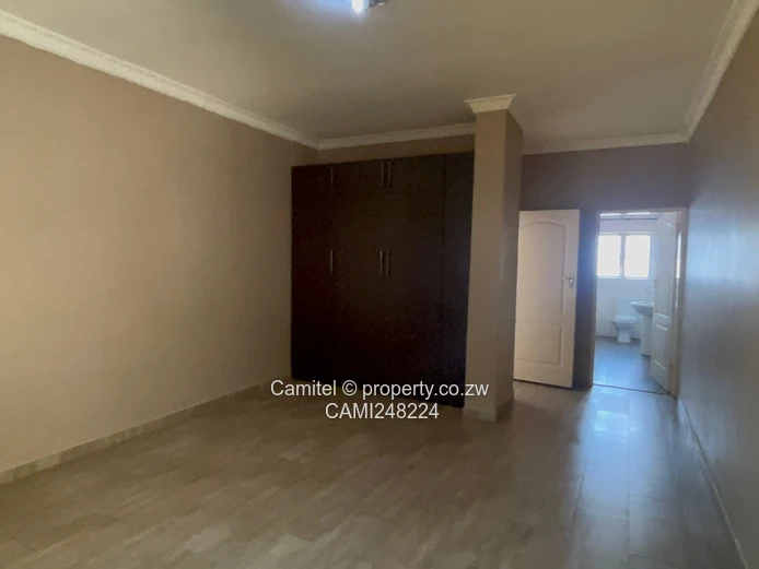 Sunlit 3-Bed Garden Flat with Borehole in Newlands