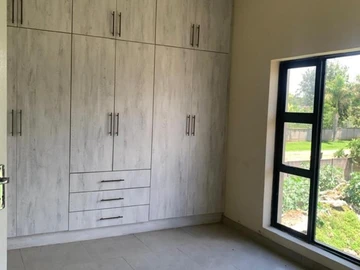 4 Bedroom Flat & Apartment