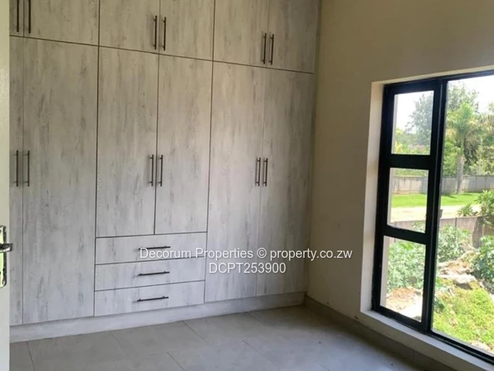 Strathaven Cluster House For Sale (Sole Mandate)