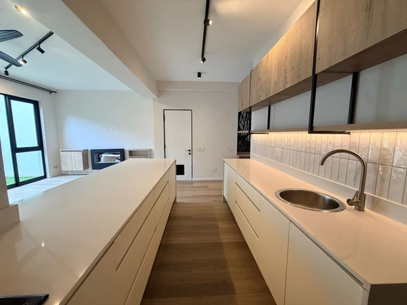 3 Bedroom Flat & Apartment