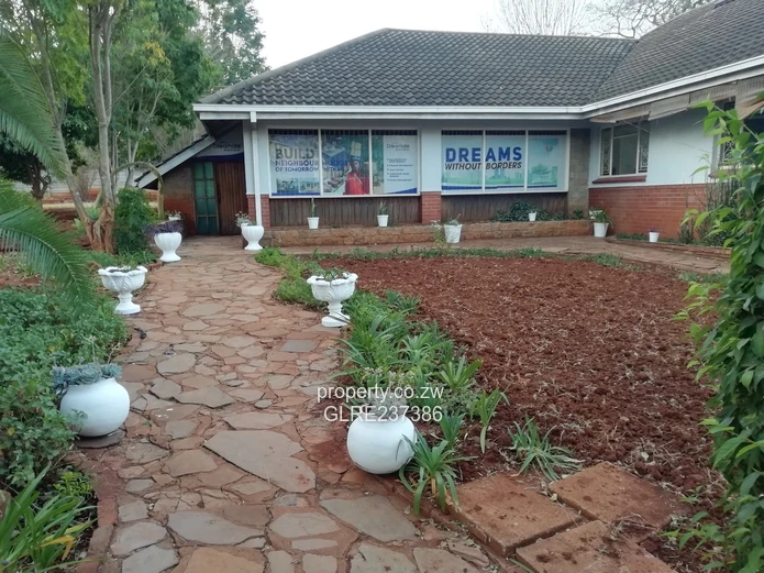 House to Let. Kamfinsa (Greendale) Commercial/ Residential Use 