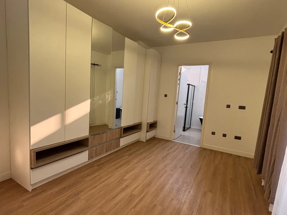 4 Bedroom Flat & Apartment