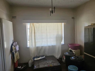 2 Bedroom Flat & Apartment