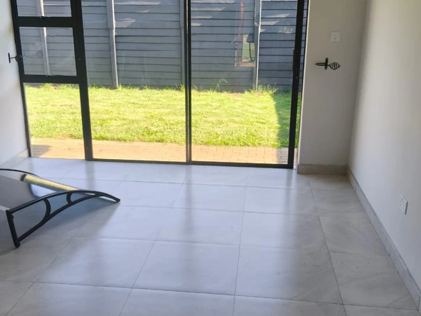 2 Bedroom Flat & Apartment