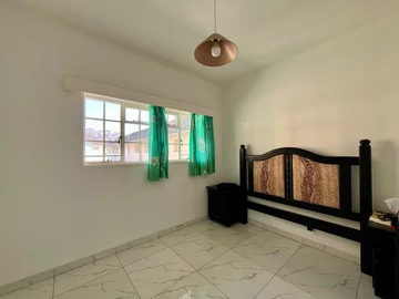 3 Bedroom Flat & Apartment