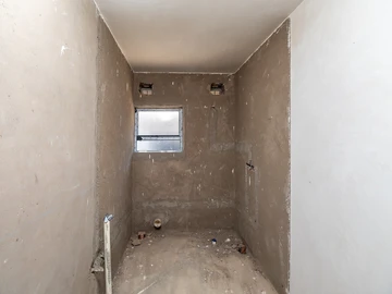 4 Bedroom Flat & Apartment