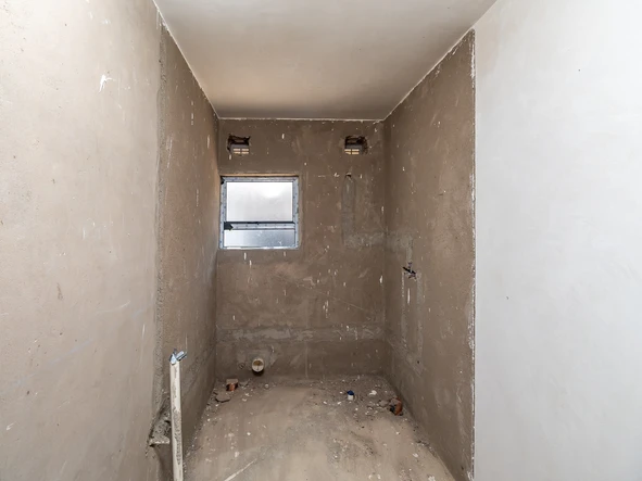 4 Bedroom Flat & Apartment