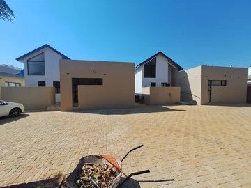 4 Bedroom Garden Flat