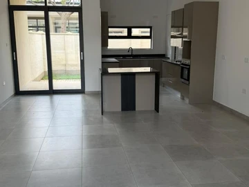 3 Bedroom Flat & Apartment