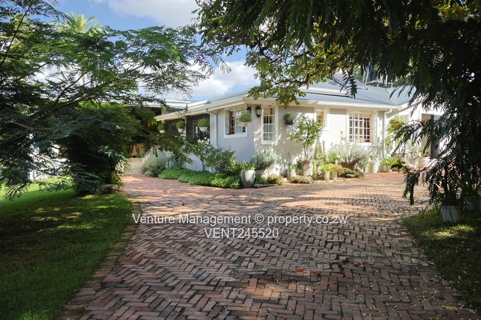 Elegant Estate Living on Expansive Grounds – Umwinsidale