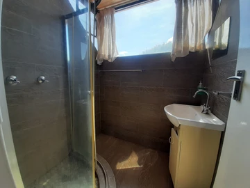 2 Bedroom Flat & Apartment