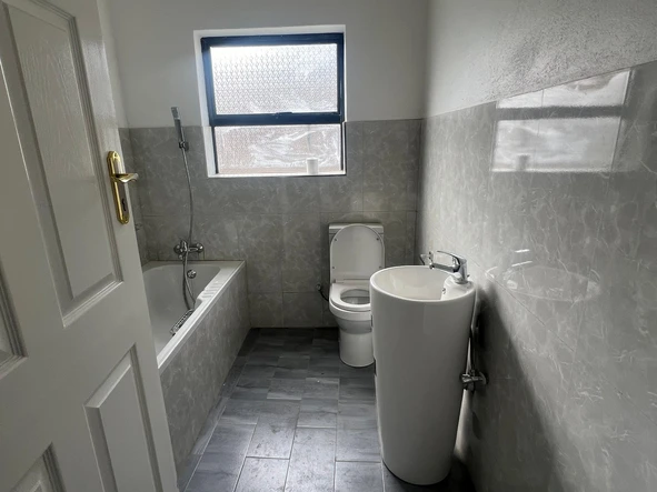 3 Bedroom Flat & Apartment