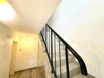 2 Bedroom Flat & Apartment