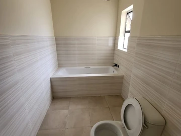 2 Bedroom Flat & Apartment