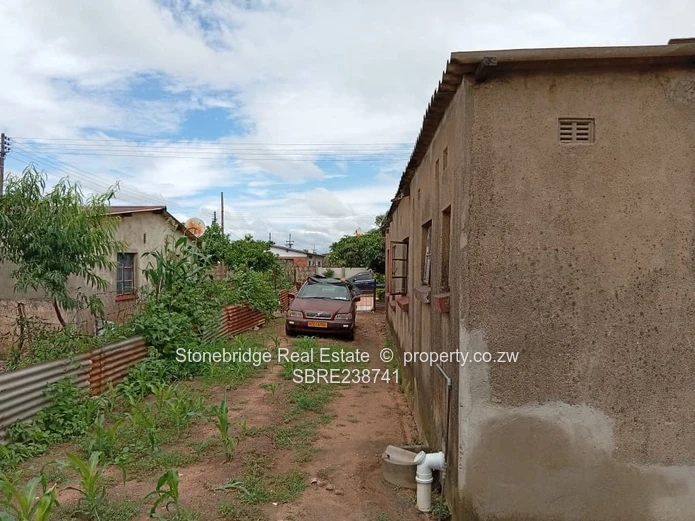 4 Bedroomed House in Pumula Old for sale