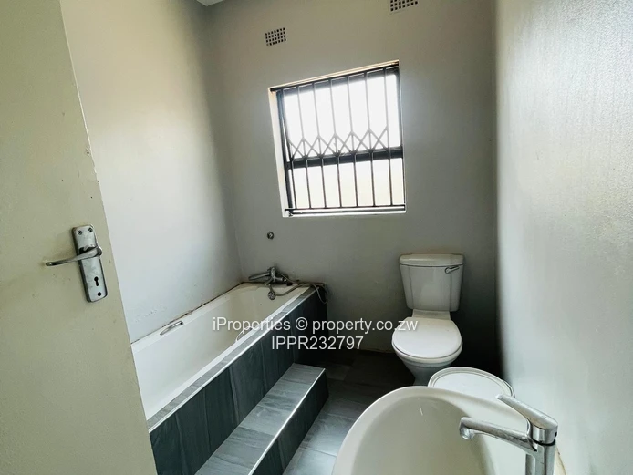 Charming 3-Bedroom Cottage on a Spacious 900+ sqm Stand (Sole Mandate)