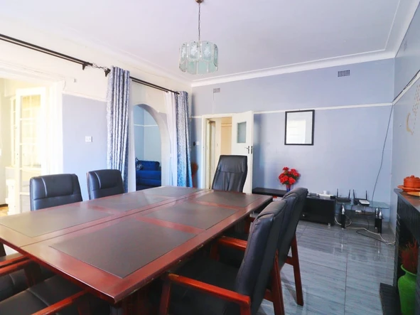 2 Bedroom Flat & Apartment