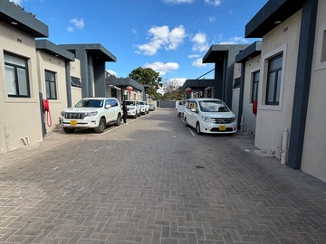4 Bedroom Flat & Apartment