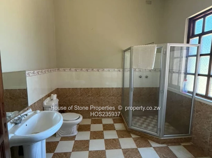 Hogerty Hill: Grand 8-Bed Mansion with Pool