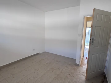 2 Bedroom Flat & Apartment