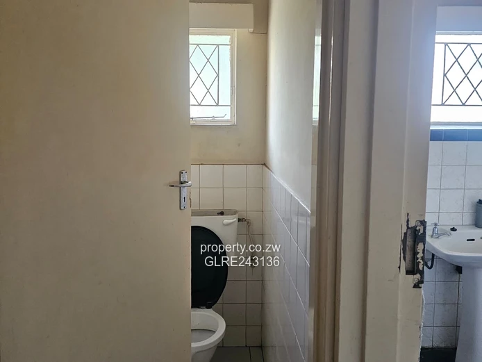 Mabelreign 3-Bed House — Garden, Garage & Staff