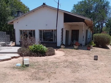 5 bedroom home in quiet neighborhood