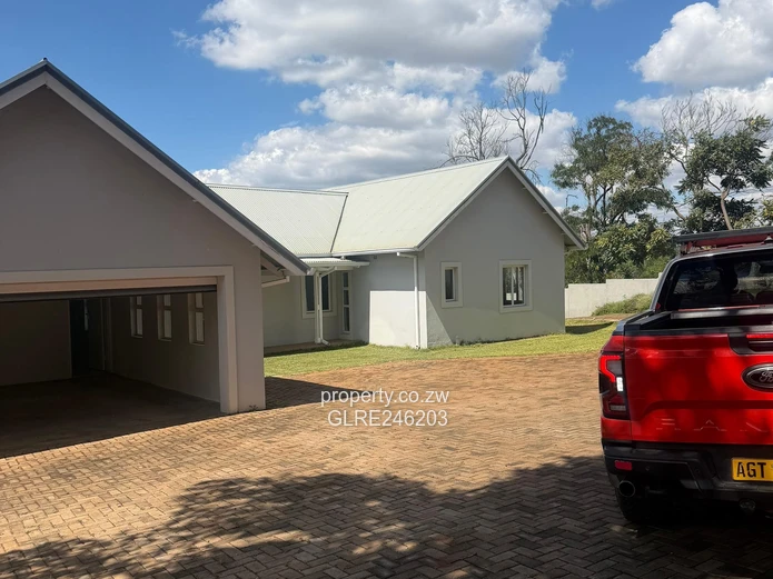 Helensvale 3-Bed Home, Light Hallway, 1.81ha & Borehole