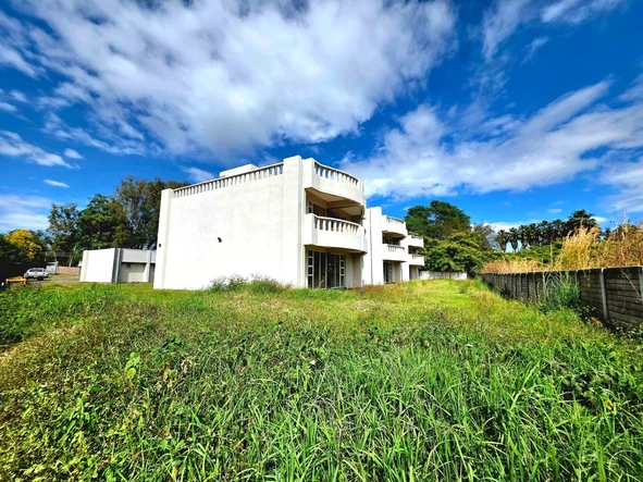 5 Bedroom Flat & Apartment