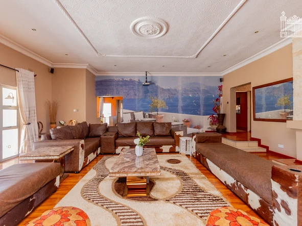 6 Bedroom House