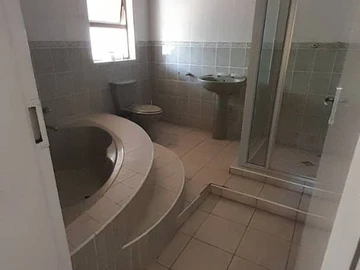 6 Bedroom House
