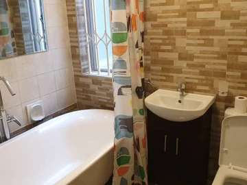 3 Bedroom Flat & Apartment