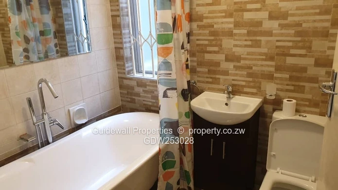Spacious 3 bed flat for sale 