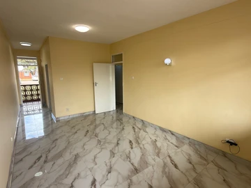 2 Bedroom Flat & Apartment
