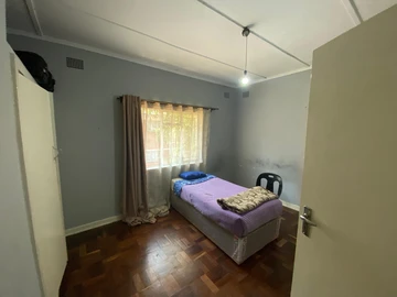 2 Bedroom Flat & Apartment