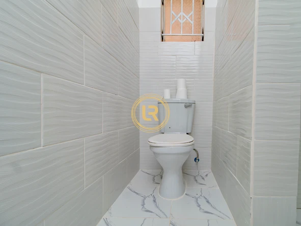 2 Bedroom Flat & Apartment