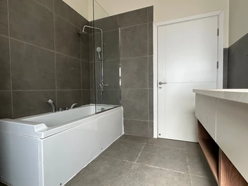 3 Bedroom Flat & Apartment