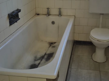 2 Bedroom Flat & Apartment