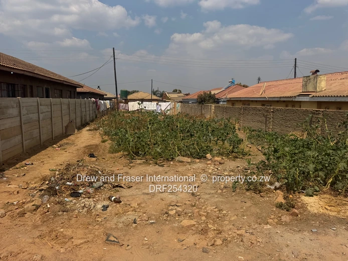 300m² Stand with Main Road Frontage in Damofalls
